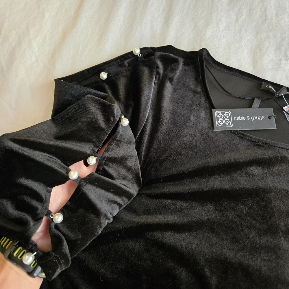 Cable & Gauge sz XL black velvet 3/4 sleeve top, arm cutout & pearl button NWT - Picture 2 of 7